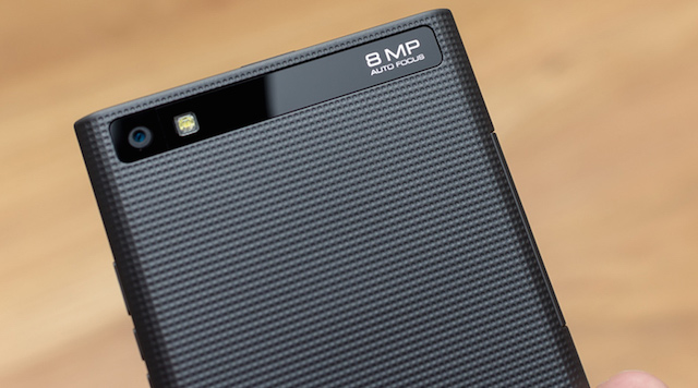 BlackBerry OS 10.3 chạy mượt mà trên Leap.