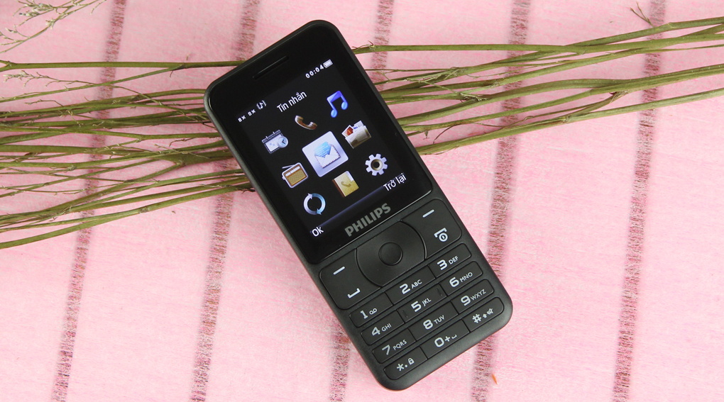 E180 có thiết kế chắc chắn, mạnh mẽ với các phím bấm to cùng pin dung lượng lớn lên đến 3100 mAh.