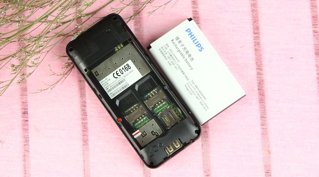 Trang bị 2 sim tiện dụng, thẻ nhớ microSD mở rộng hỗ trợ tối đa đến 32 GB.