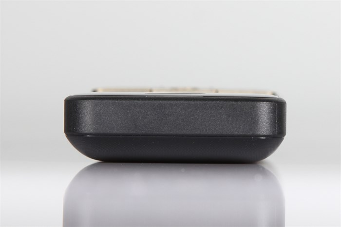 Điện thoại Philips E180 Màu Đen - Vàng đồng