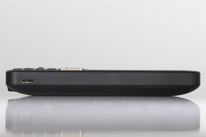 Điện thoại Philips E180 Màu Đen - Vàng đồng