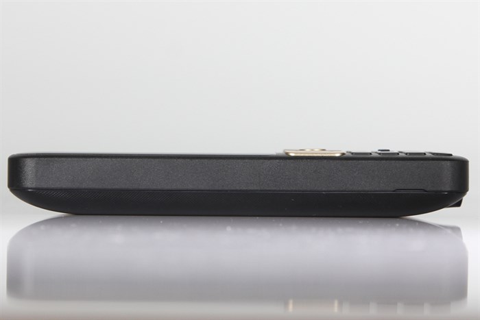 Điện thoại Philips E180 Màu Đen - Vàng đồng