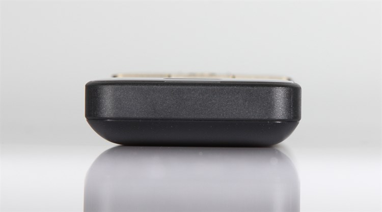 Điện thoại Philips E180 Màu Đen - Vàng đồng