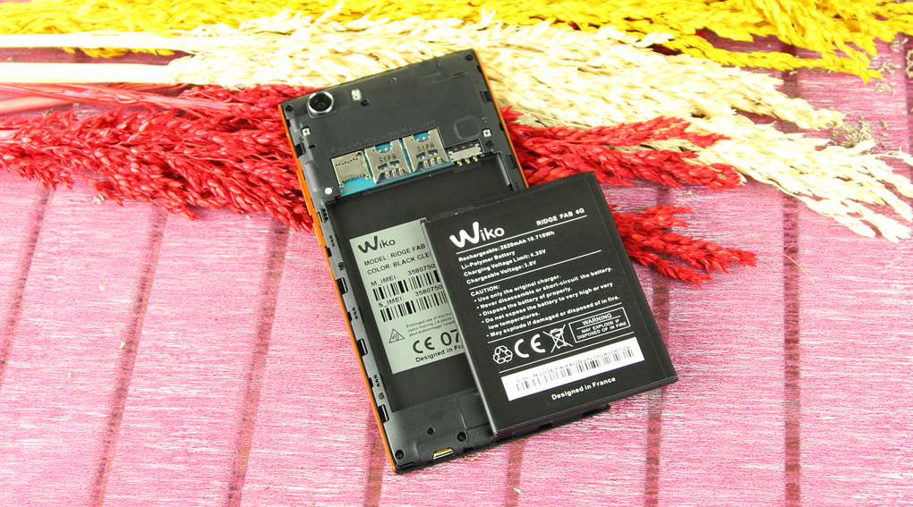 Ridge FAB hỗ trợ 2 SIM tiện lợi.