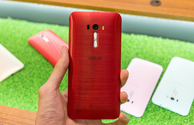 Phím âm lượng đã được gia cố vào mặt lưng máy, ngay dưới camera, khá giống với LG G3. Phím âm lượng đã được gia cố vào mặt lưng máy, ngay dưới camera, khá giống với LG G3.