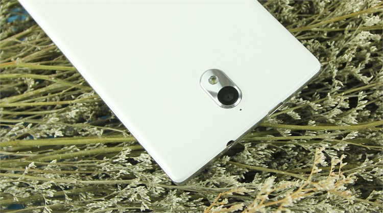 Điện thoại Wing Iris 55 Màu Trắng