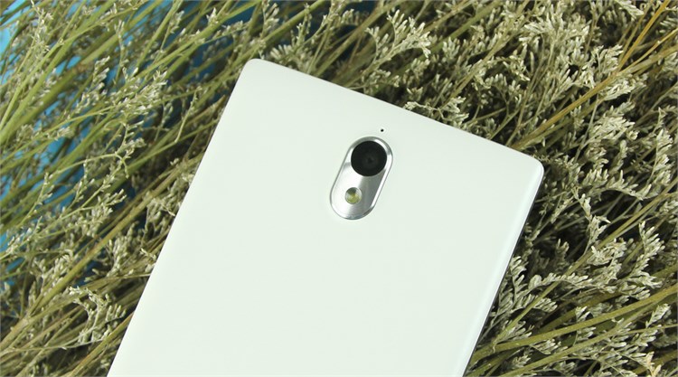 Điện thoại Wing Iris 55 Màu Trắng