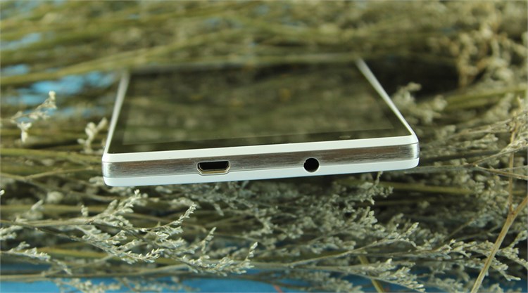 Điện thoại Wing Iris 55 Màu Trắng