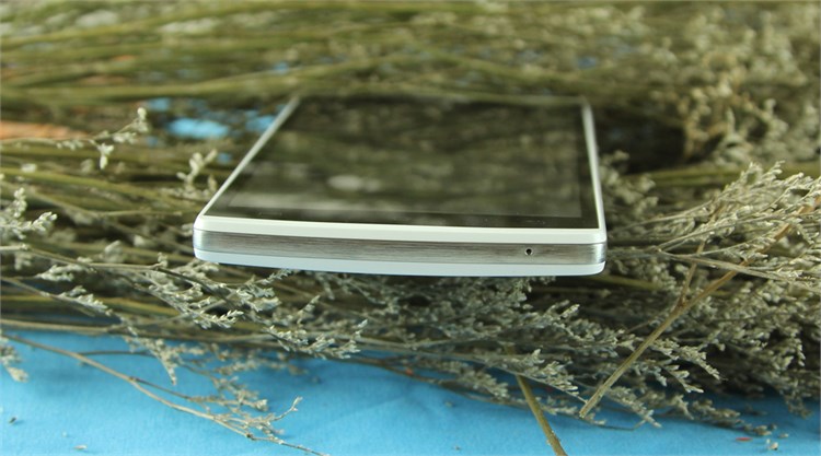 Điện thoại Wing Iris 55 Màu Trắng