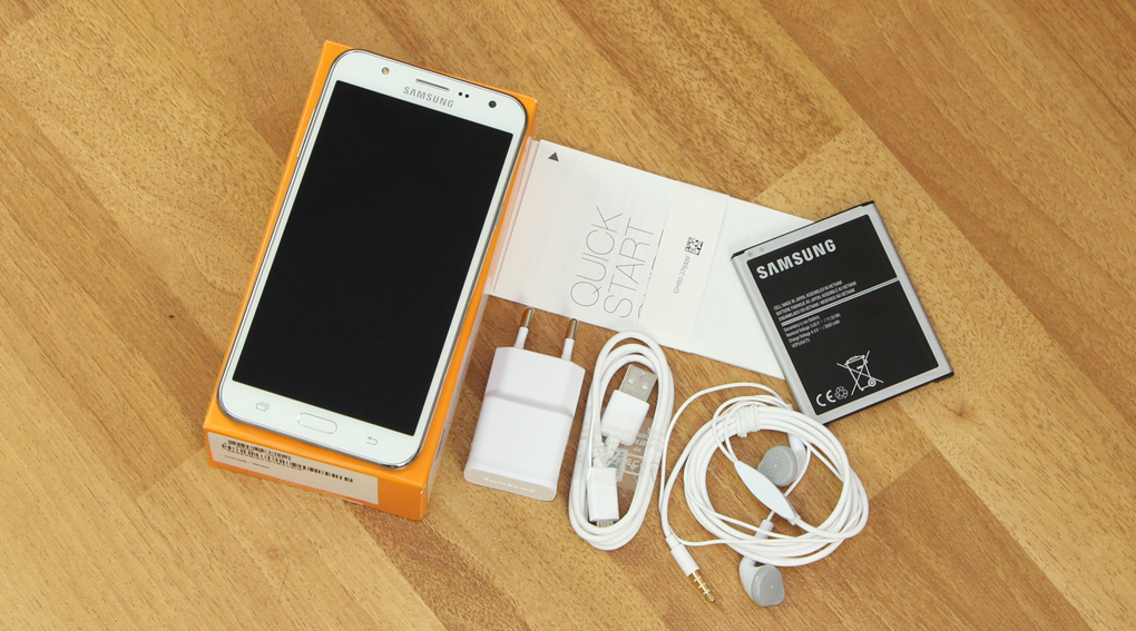 Bộ sản phẩm gồm: Hộp, Pin, Tai nghe, Sách hướng dẫn, Cáp