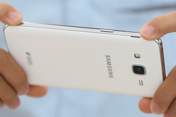 Điện thoại Samsung Galaxy J5 (2015) Màu Trắng