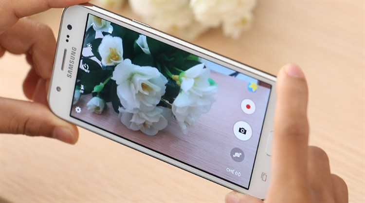 Điện thoại Samsung Galaxy J5 (2015) Màu Trắng