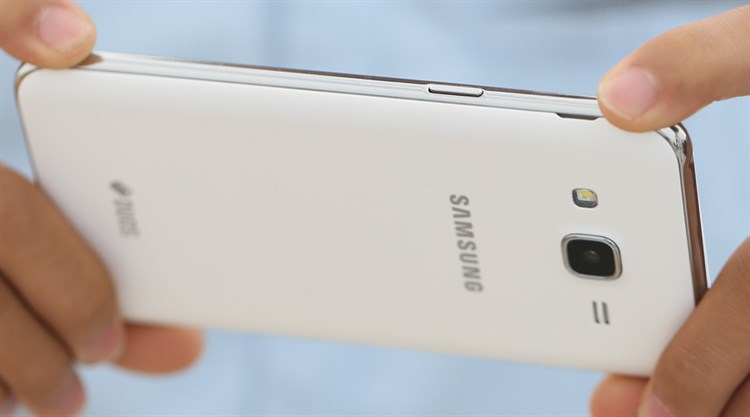 Điện thoại Samsung Galaxy J5 (2015) Màu Trắng