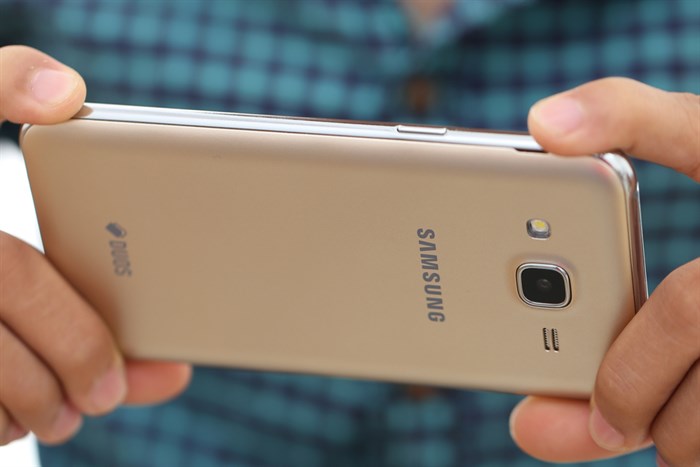 Điện thoại Samsung Galaxy J5 (2015) Màu Vàng đồng