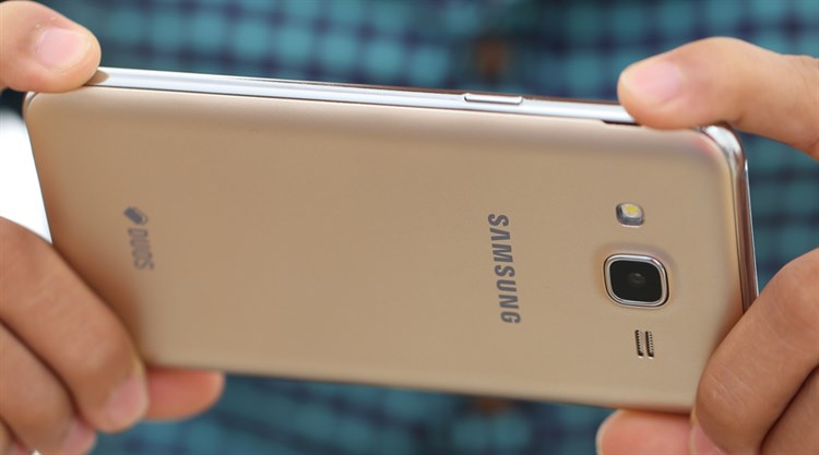 Điện thoại Samsung Galaxy J5 (2015) Màu Vàng đồng