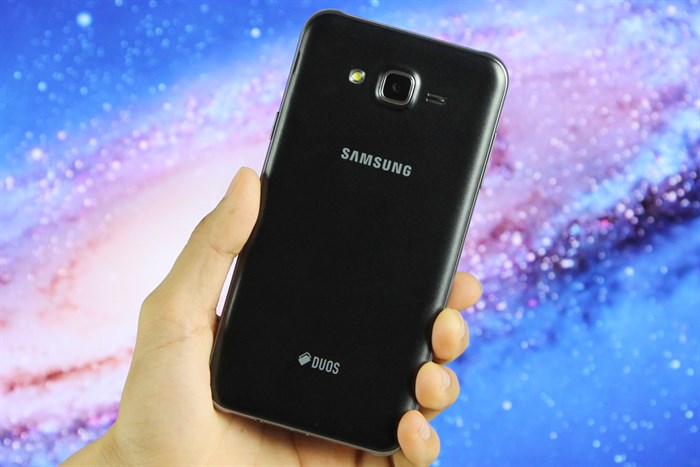 Điện thoại Samsung Galaxy J7 Màu Đen
