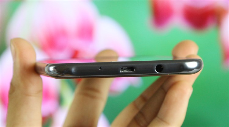 Điện thoại Samsung Galaxy J7 (2015) Màu Đen