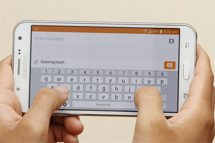 Điện thoại Samsung Galaxy J7 Màu Trắng