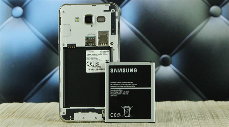 Điện thoại Samsung Galaxy J7 (2015) Màu Trắng