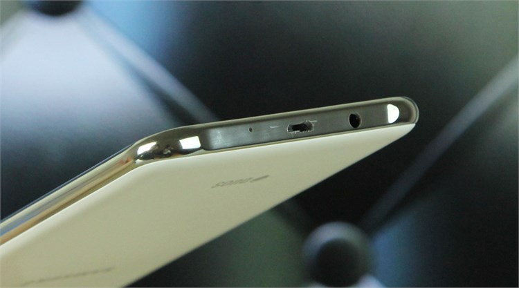 Điện thoại Samsung Galaxy J7 (2015) Màu Trắng