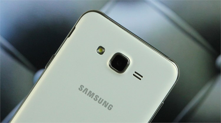 Điện thoại Samsung Galaxy J7 (2015) Màu Trắng