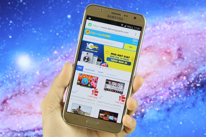 Điện thoại Samsung Galaxy J7 Màu Vàng đồng