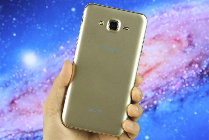 Điện thoại Samsung Galaxy J7 Màu Vàng đồng