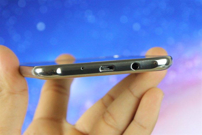 Điện thoại Samsung Galaxy J7 Màu Vàng đồng