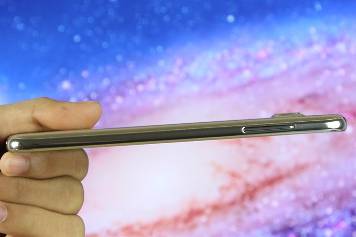 Điện thoại Samsung Galaxy J7 Màu Vàng đồng