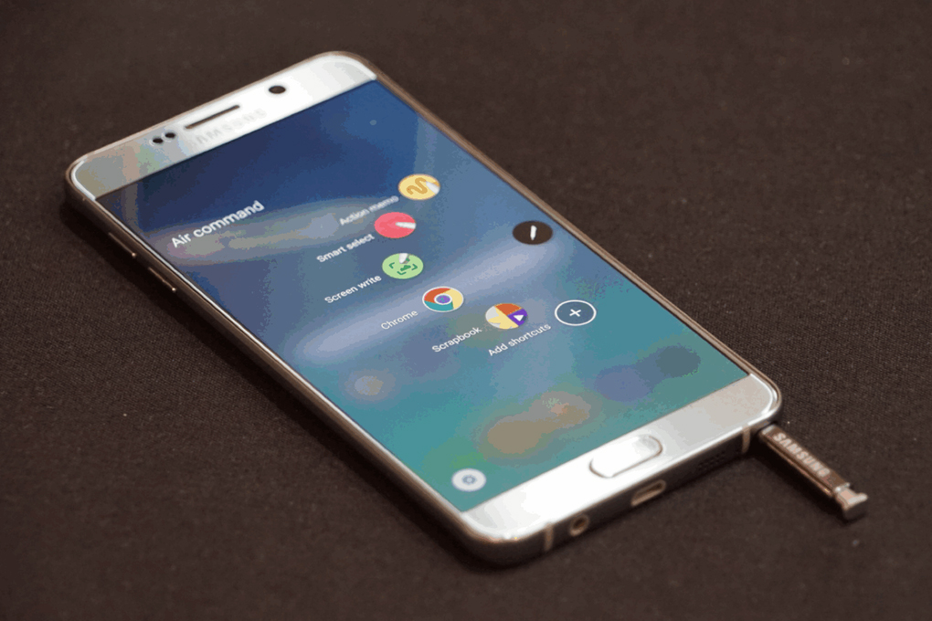 Giao diện TouchWiz quen thuộc được thêm nhiều chi tiết mới lạ Giao diện TouchWiz quen thuộc được thêm nhiều chi tiết mới lạ