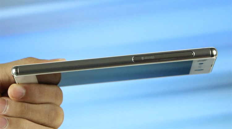 Điện thoại Sony Xperia M5 Dual