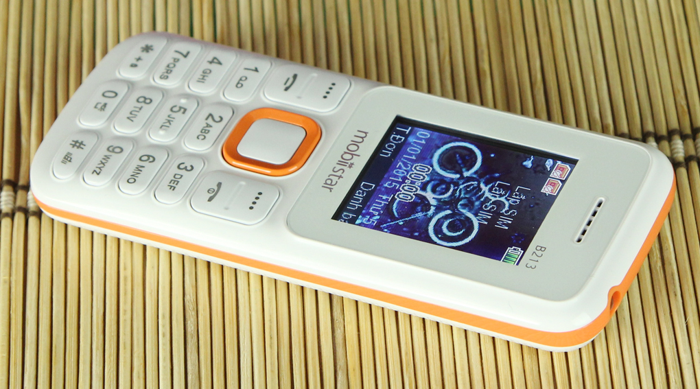 <p>B213 l&agrave; điện thoại phổ th&ocirc;ng c&oacute; thiết kế đơn giản, ph&iacute;m bấm rời gi&uacute;p việc thao t&aacute;c dễ d&agrave;ng</p>