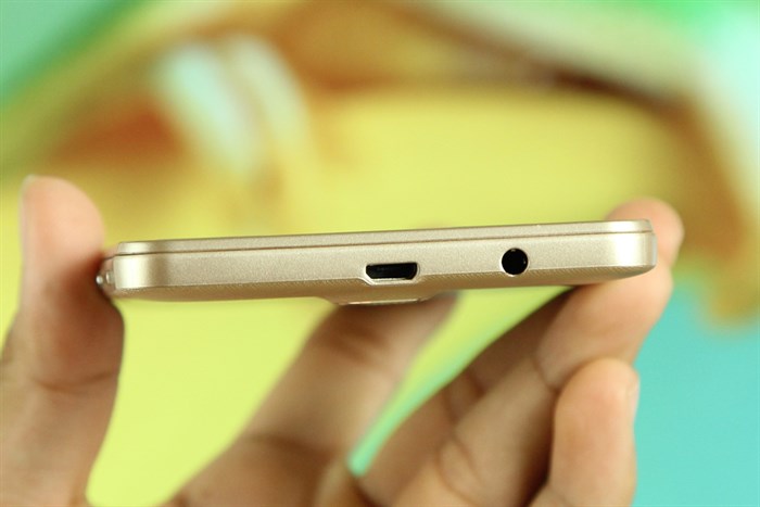 Điện thoại Mobell Nova S