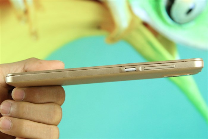 Điện thoại Mobell Nova S