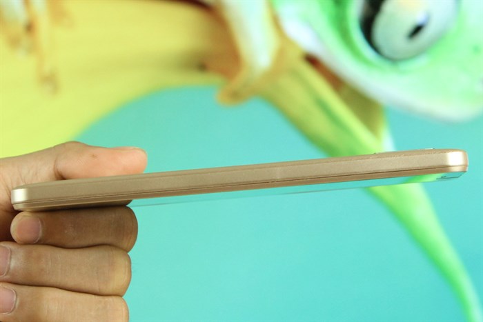 Điện thoại Mobell Nova S