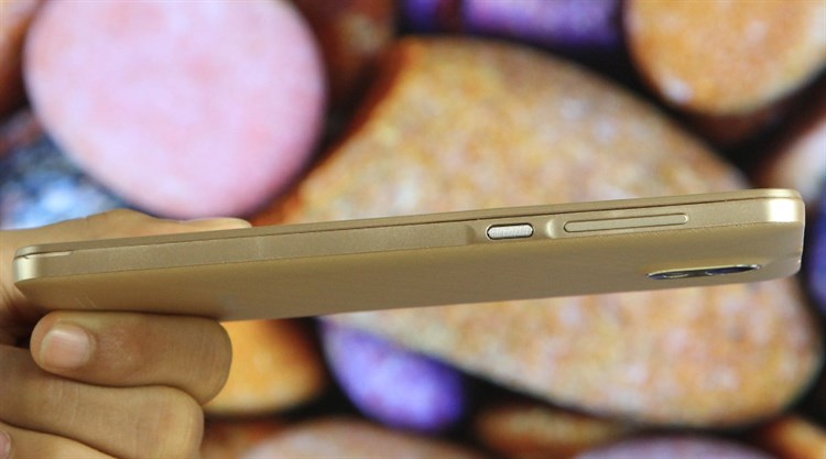 Điện thoại Mobell Nova S