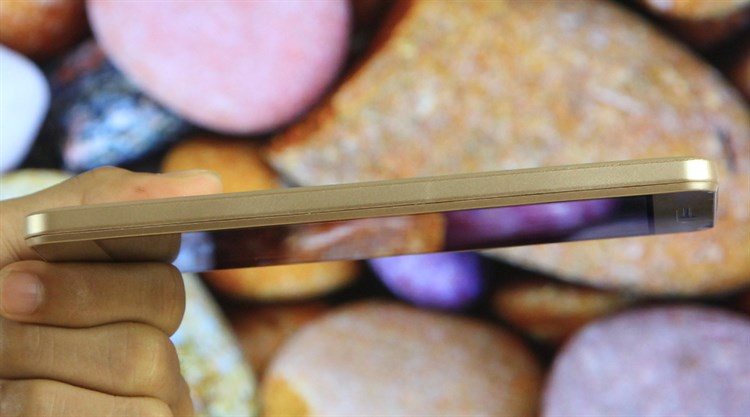 Điện thoại Mobell Nova S