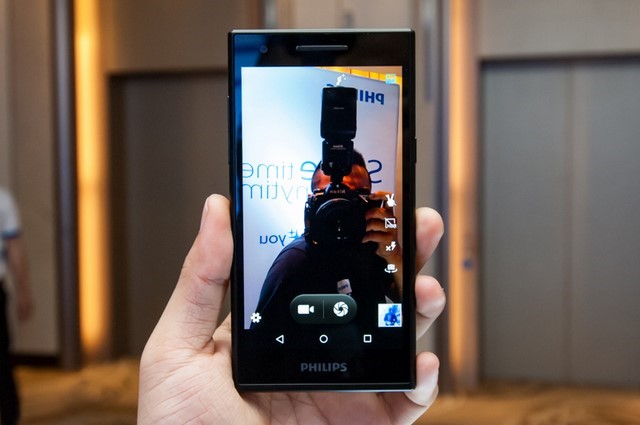 Camera sử dụng giao diện thuần Google do đó tốc độ ổn định và chụp nhanh Camera sử dụng giao diện thuần Google do đó tốc độ ổn định và chụp nhanh