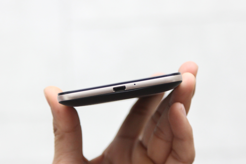 Asus Zenfone Max - 9