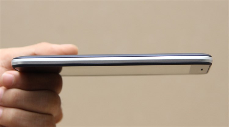 Điện thoại Mobiistar Zena Màu Đen