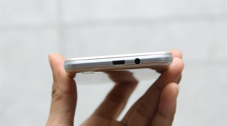 Điện thoại Mobiistar Zena Màu Vàng đồng