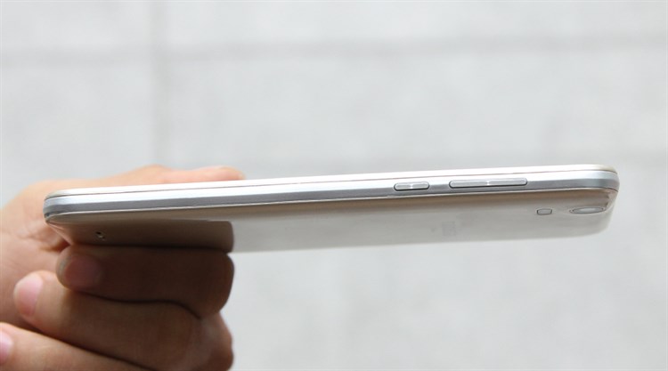 Điện thoại Mobiistar Zena Màu Vàng đồng