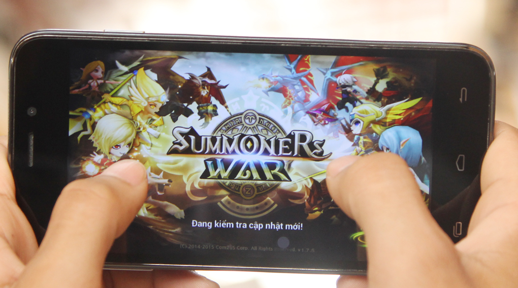 <p>B&ecirc;n trong Nova F2 l&agrave; vi xử l&yacute; l&otilde;i tứ c&ugrave;ng 1GB RAM cho hiệu năng rất tốt trong tầm gi&aacute;</p>