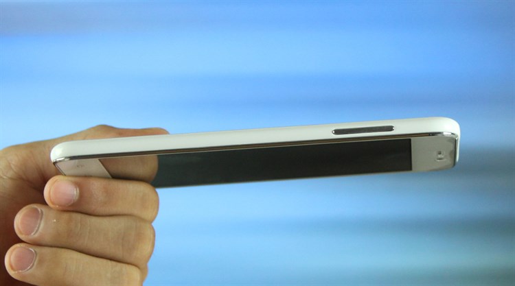 Điện thoại Mobell Nova F2