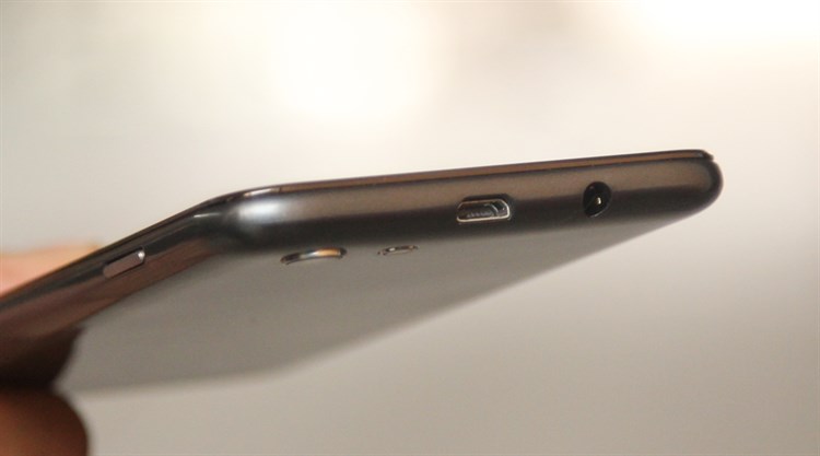 Điện thoại Mobell Nova F2