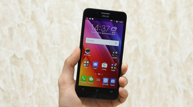 Máy có thiết kế đặc trưng của các dòng Zenfone trước đó, thiết kế vừa vặn với tay cầm của bạn Máy có thiết kế đặc trưng của các dòng Zenfone trước đó, thiết kế vừa vặn với tay cầm của bạn