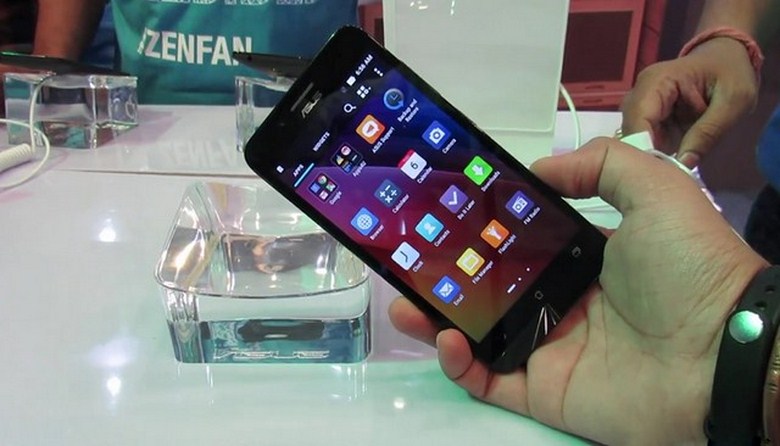 Thiết kế tương tự các đàn anh Zenfone 5 Thiết kế tương tự các đàn anh Zenfone 5
