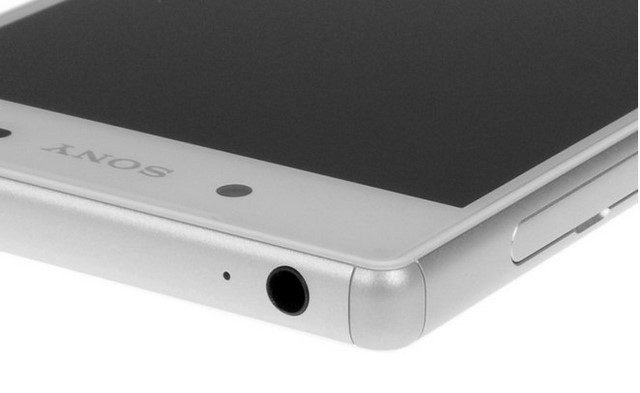 Tương tự Xperia Z3, Z5 được ốp bốn góc Tương tự Xperia Z3, Z5 được ốp bốn góc