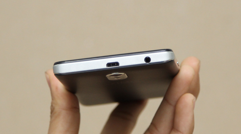Điện thoại Lenovo VIBE P1m