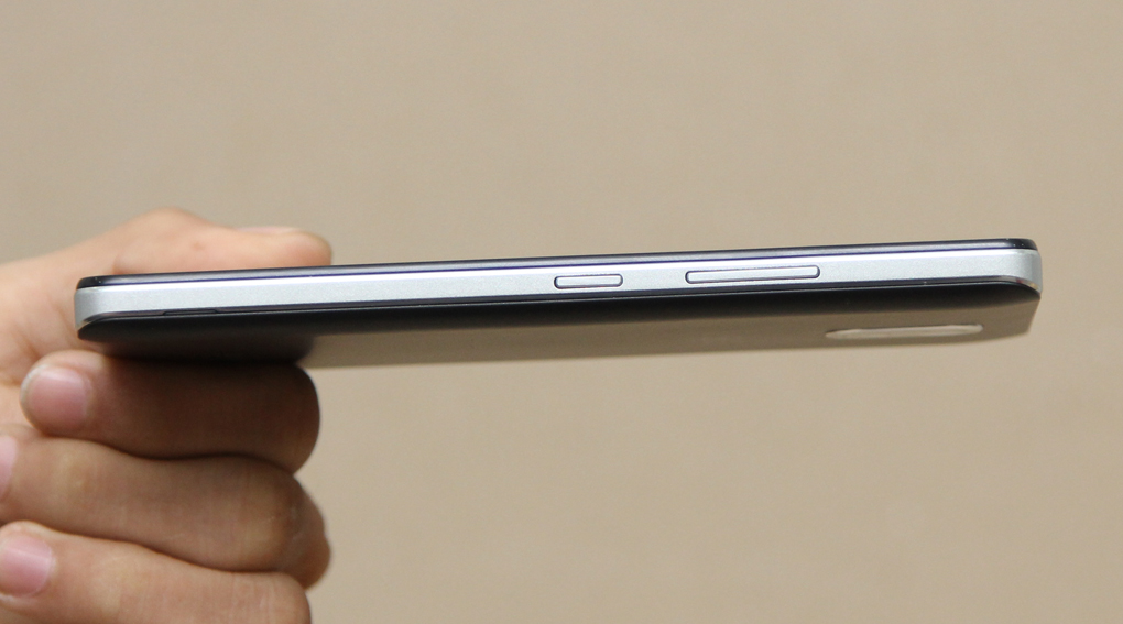 Điện thoại Lenovo VIBE P1m